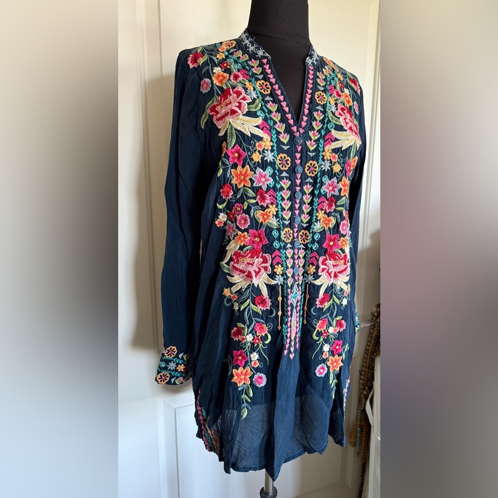 Johnny Was Embroidered Navy Boho Tunic Top Size XS